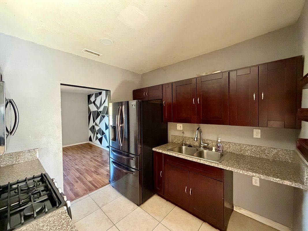 4264 Victoria Ave - Photo 6 of 20