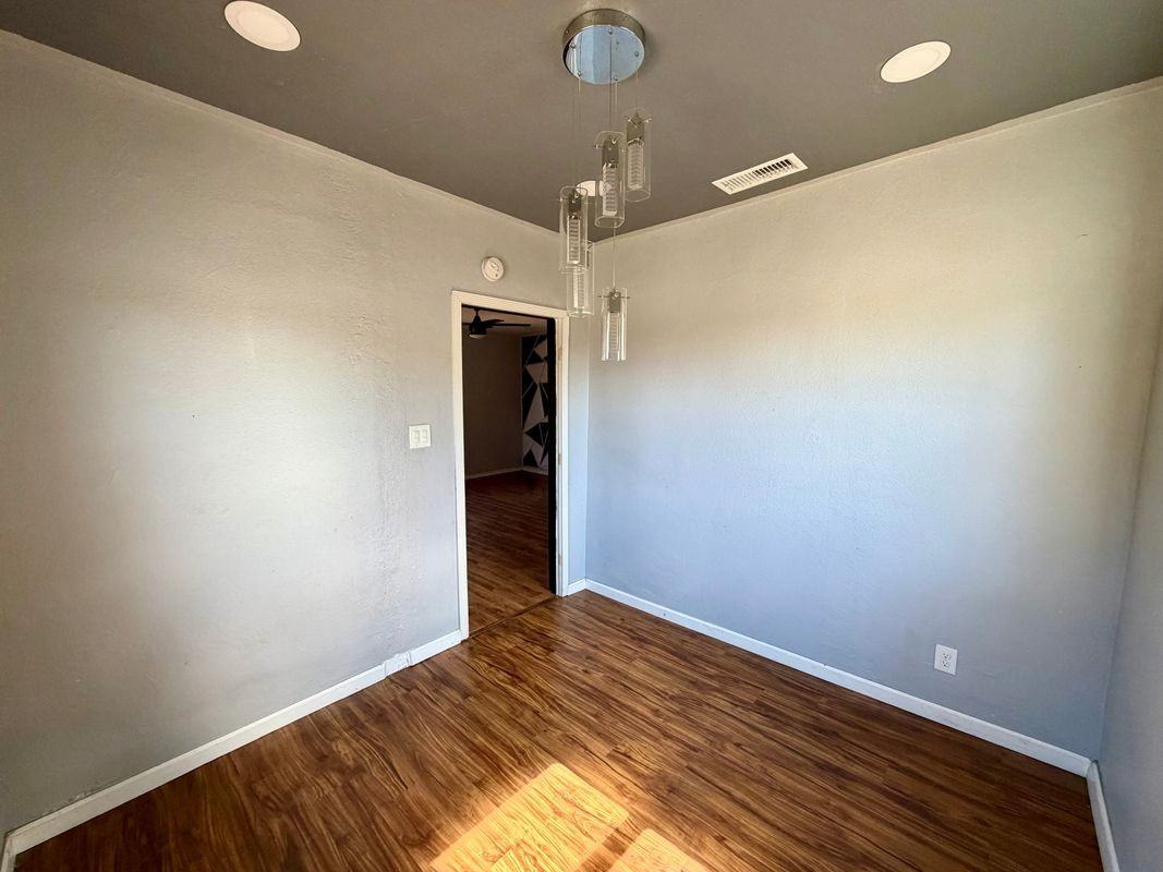 4264 Victoria Ave - Photo 7 of 20