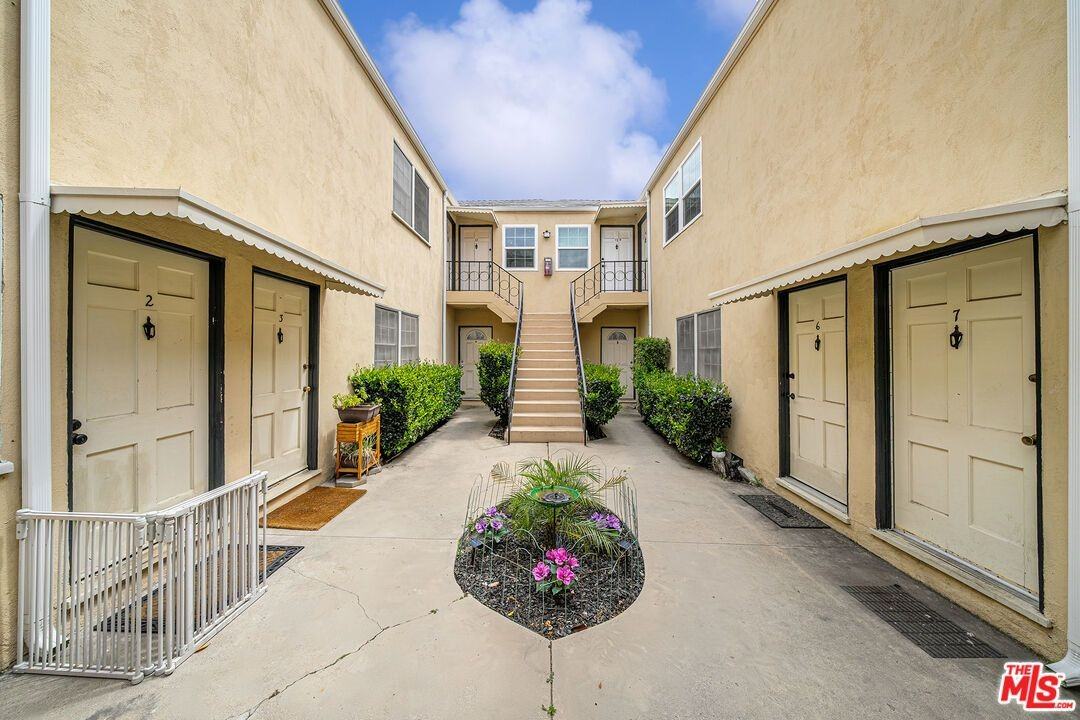 1238 S Beverly Glen Blvd ##2 - Photo 2 of 16