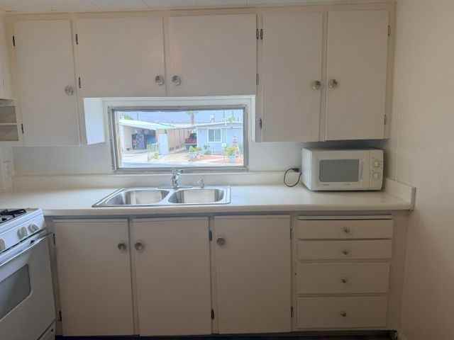 32290 Cody Ave - Photo 2 of 12