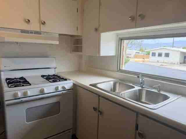 32290 Cody Ave - Photo 3 of 12