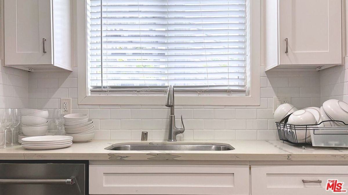 1208 S Cochran Ave - Photo 5 of 15