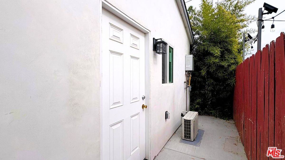 1210 S Cochran Ave ##1/2 - Photo 2 of 9