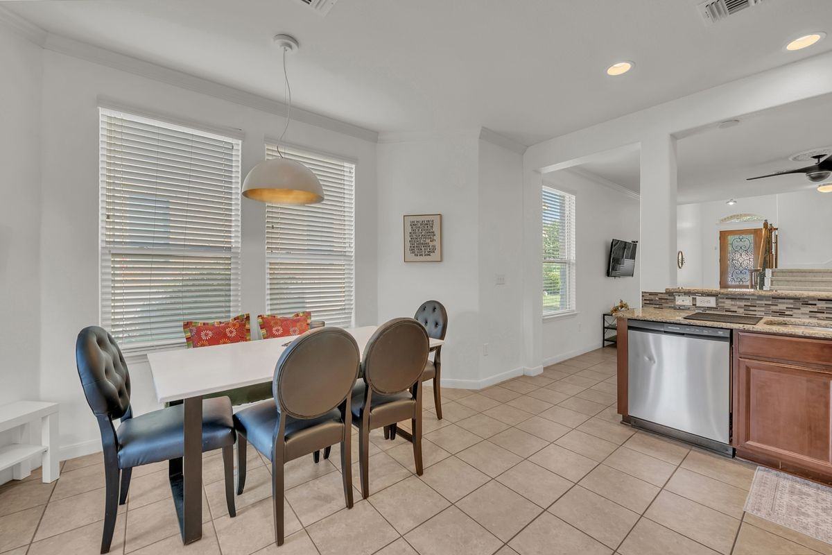 520 S Meadowlark St ##B - Photo 3 of 7
