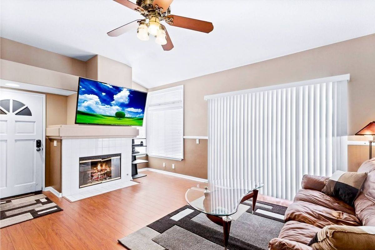 8060 E Goldenrod Ln - Photo 2 of 22