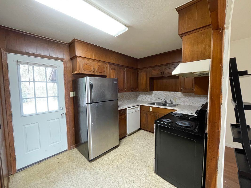409 Royal St - Photo 5 of 6