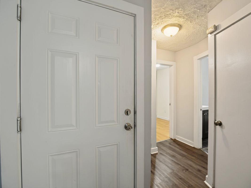530 E Washington Ave - Photo 3 of 9