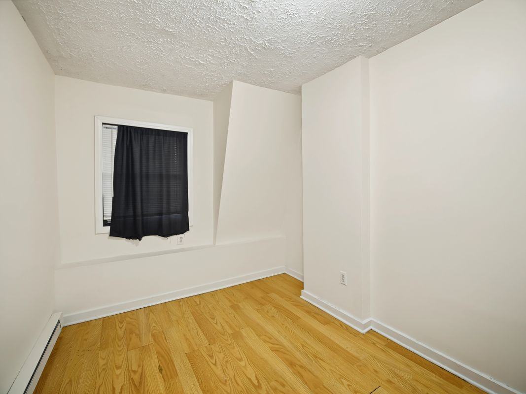 530 E Washington Ave - Photo 4 of 9