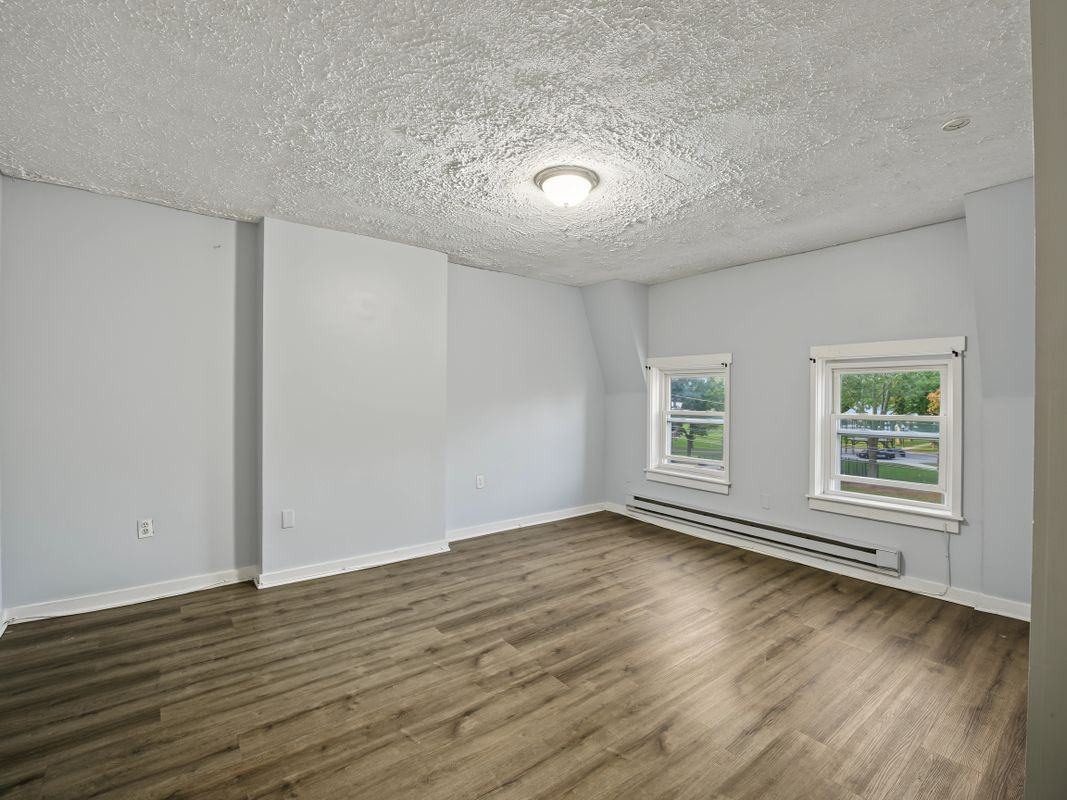 530 E Washington Ave - Photo 7 of 9