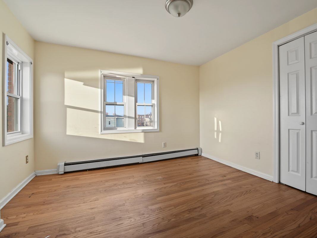 115 William St - Photo 3 of 15