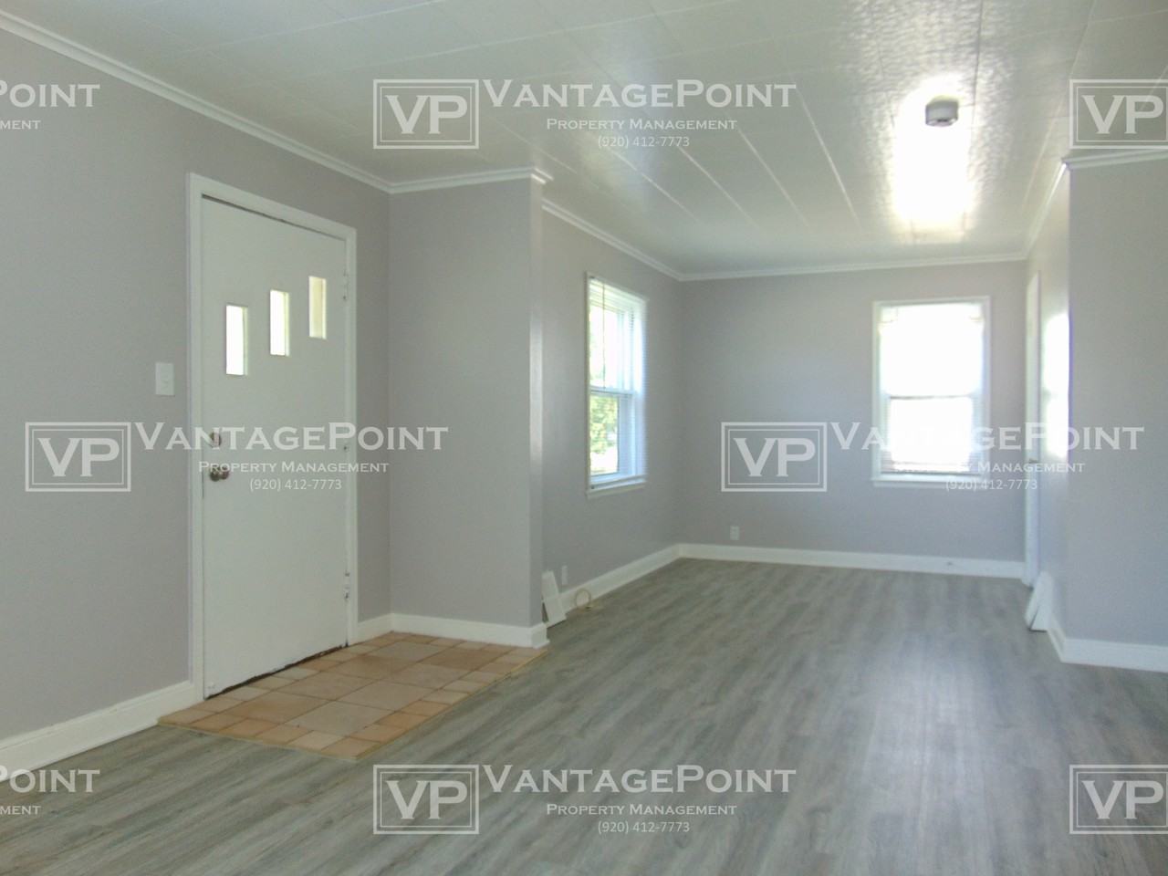 1115 Suydam St - Photo 2 of 26