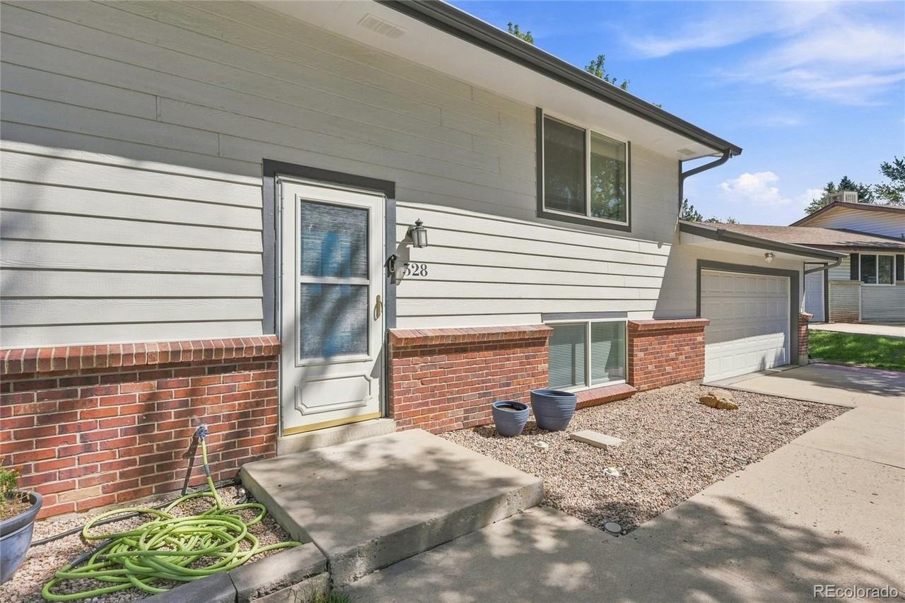 528 Apollo Ct - Photo 3 of 25