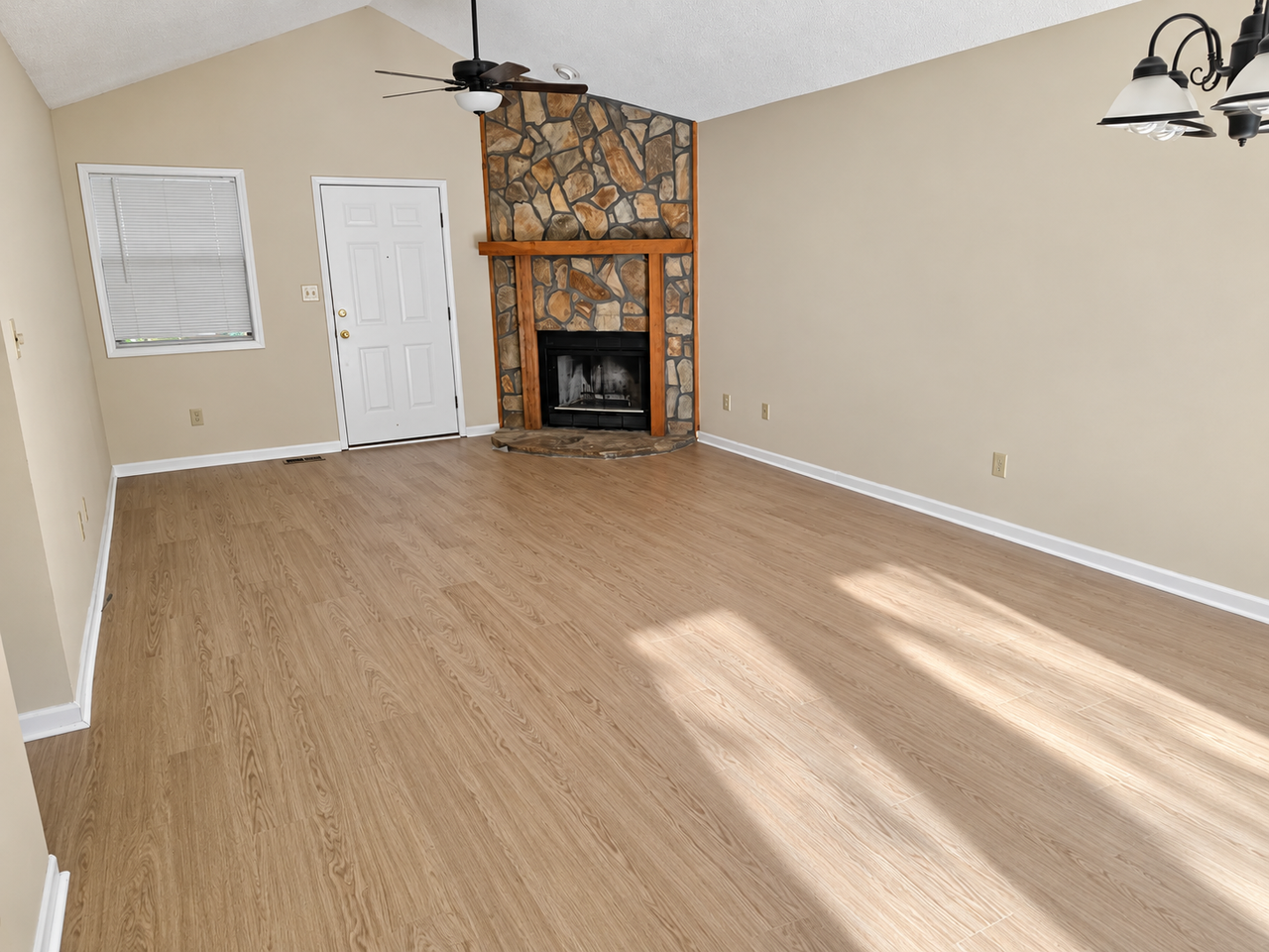 82 Churchill Dr #B - Photo 3 of 8