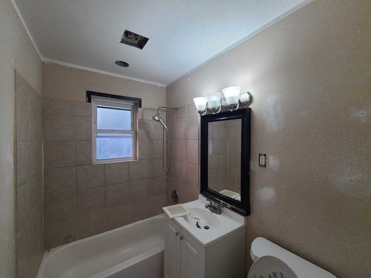 412 W Liberaux St #C - Photo 4 of 10