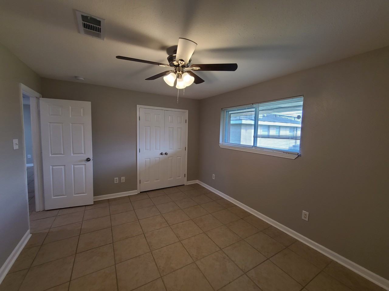 412 W Liberaux St #C - Photo 6 of 10