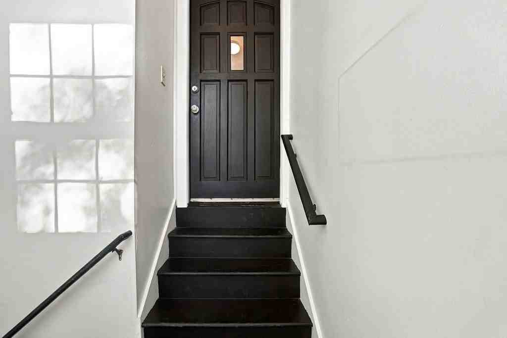 2515 Rock Springs Rd #A - Photo 6 of 18