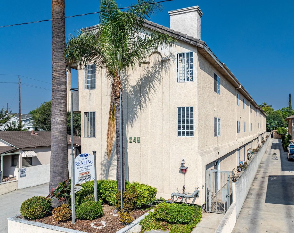 249 W Alameda Ave Burbank - Photo 3 of 5