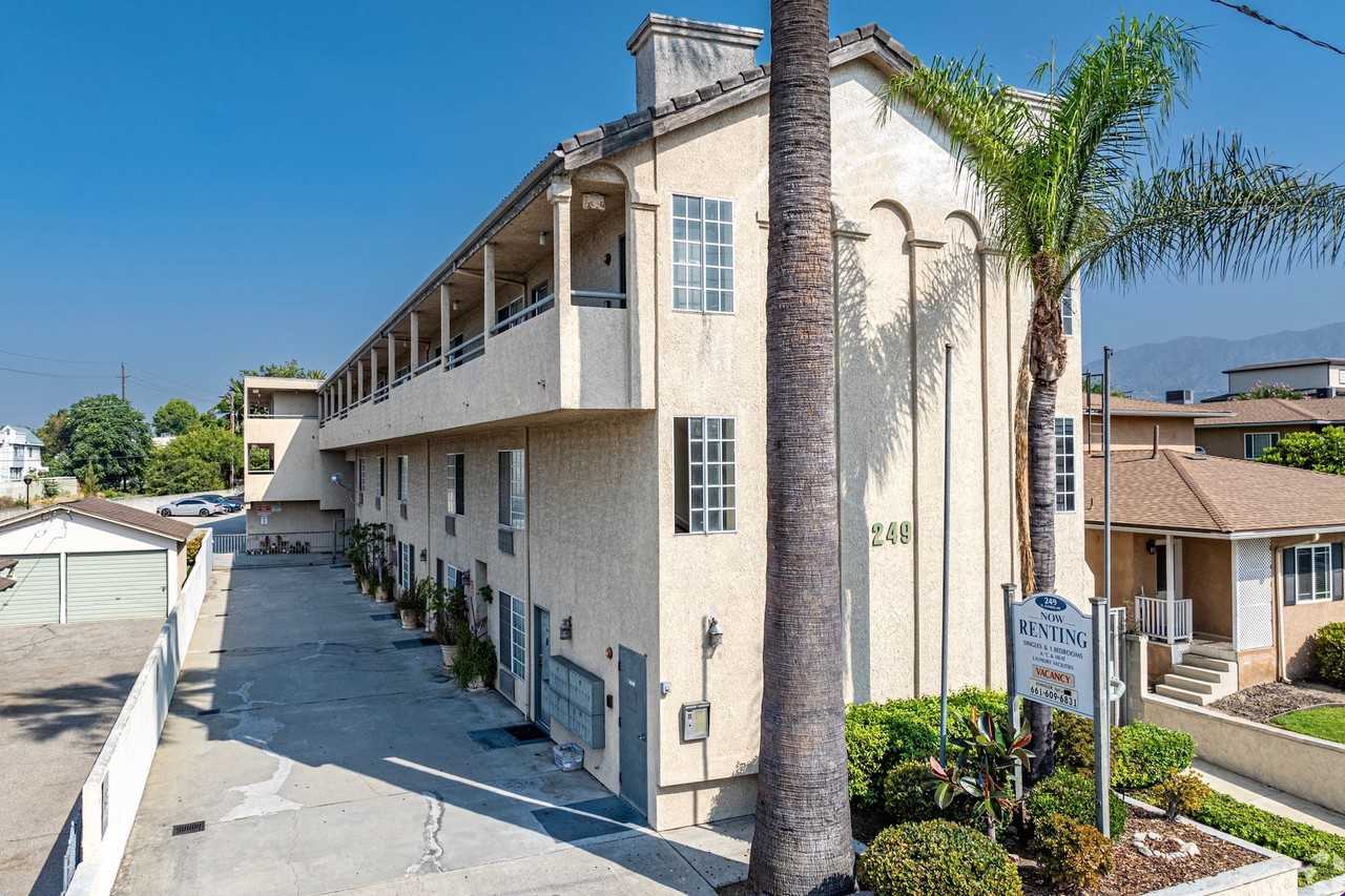 249 W Alameda Ave Burbank - Photo 4 of 5