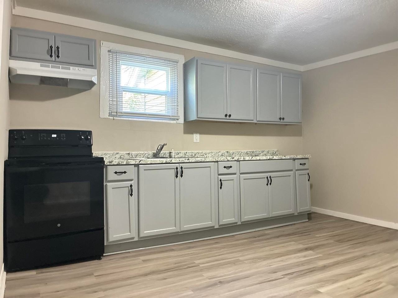 516 Wardell St - Photo 3 of 22