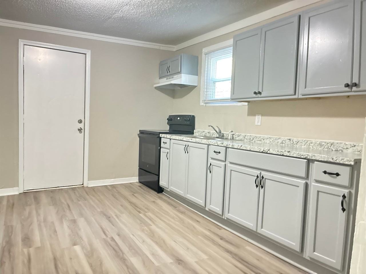 516 Wardell St - Photo 4 of 22