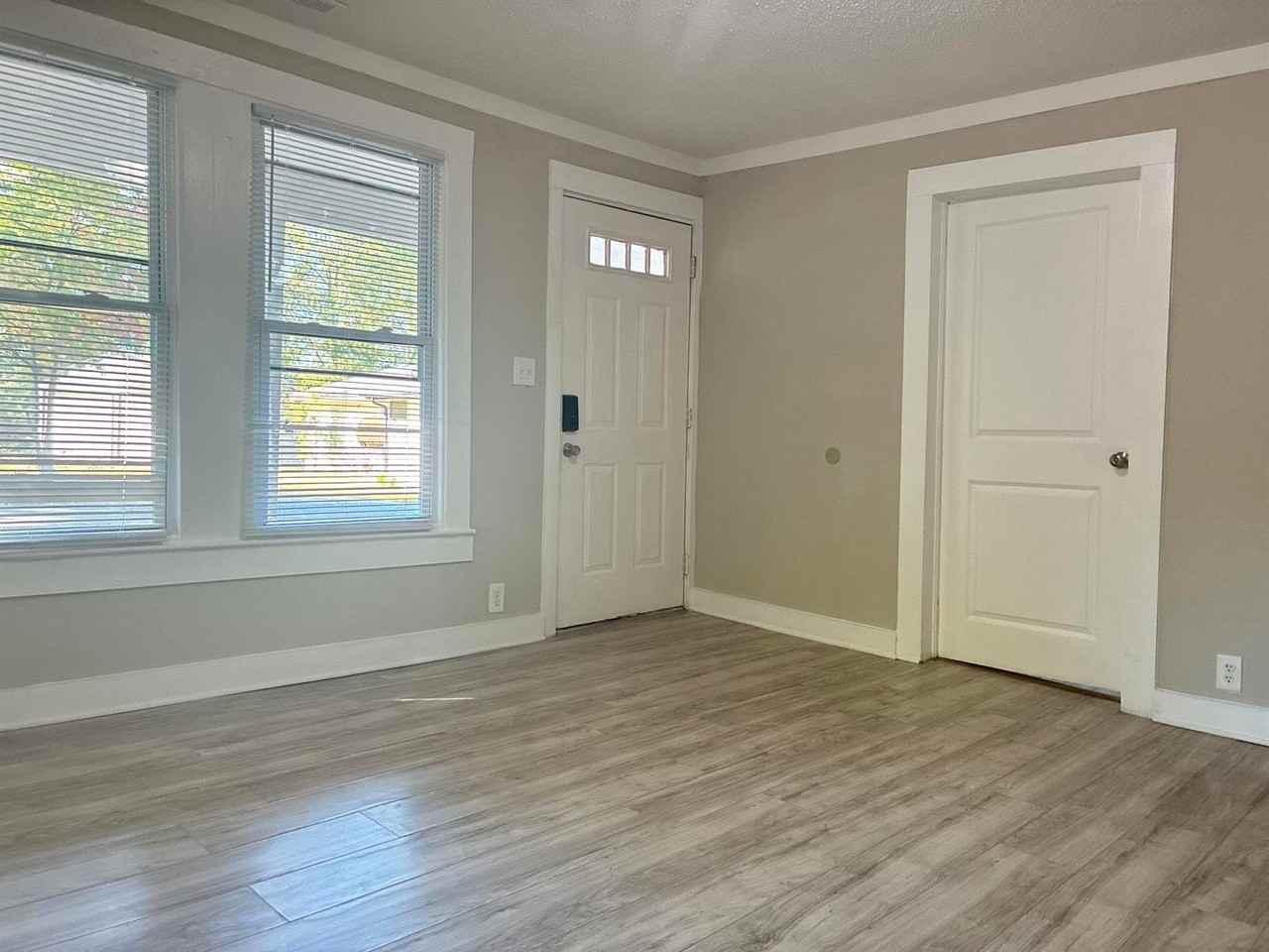 516 Wardell St - Photo 6 of 22