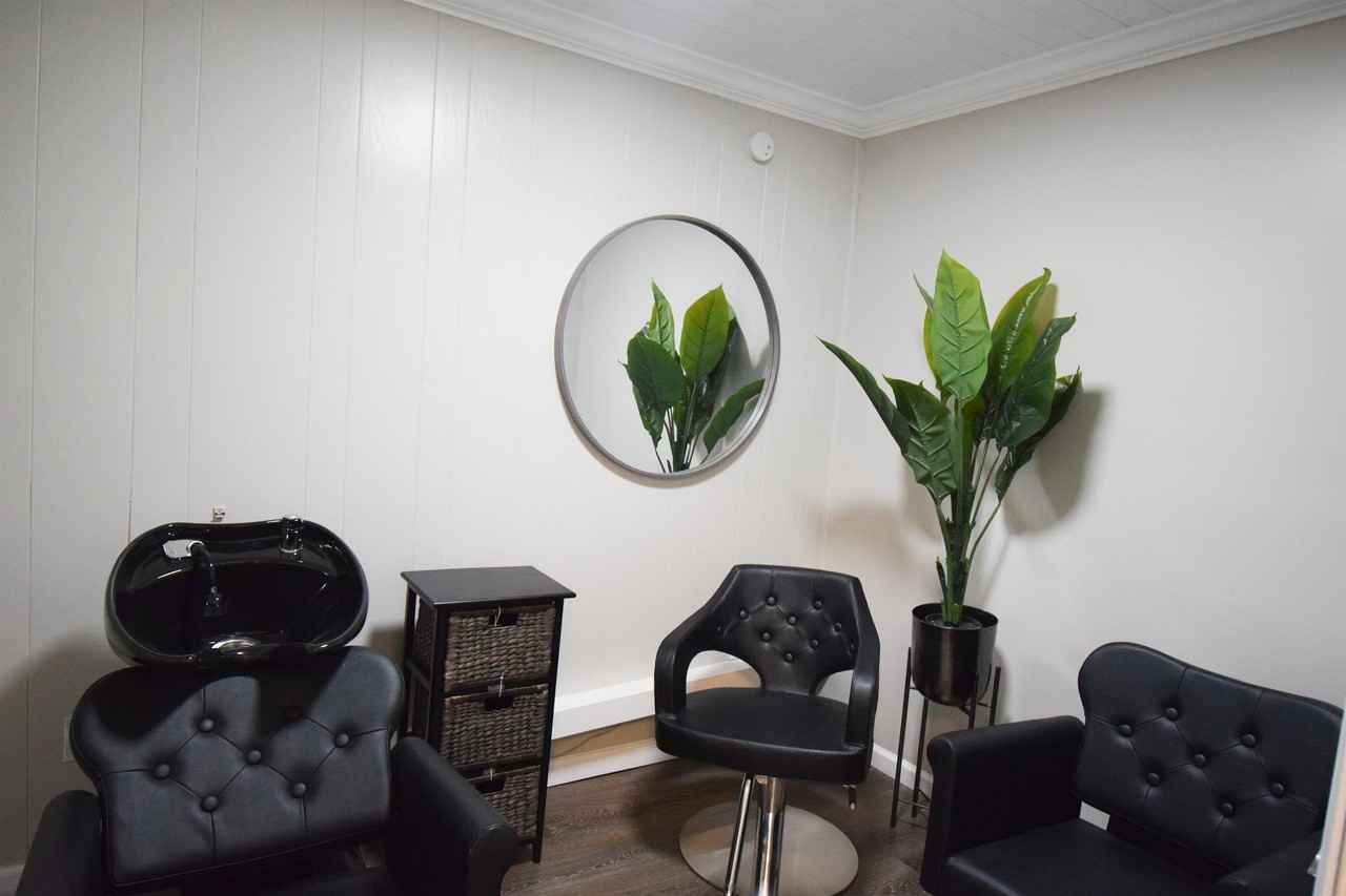 103 E College St - Photo 2 of 5
