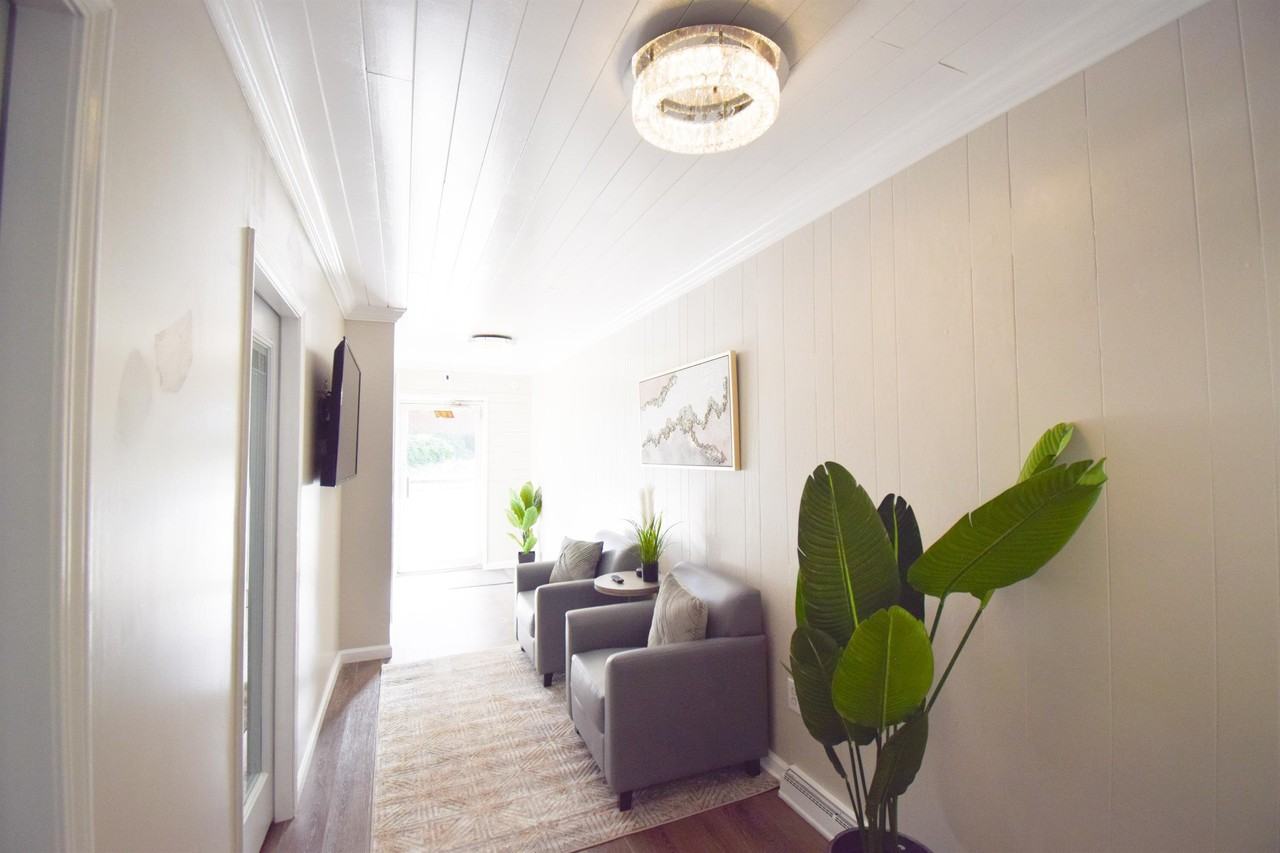 103 E College St - Photo 4 of 5