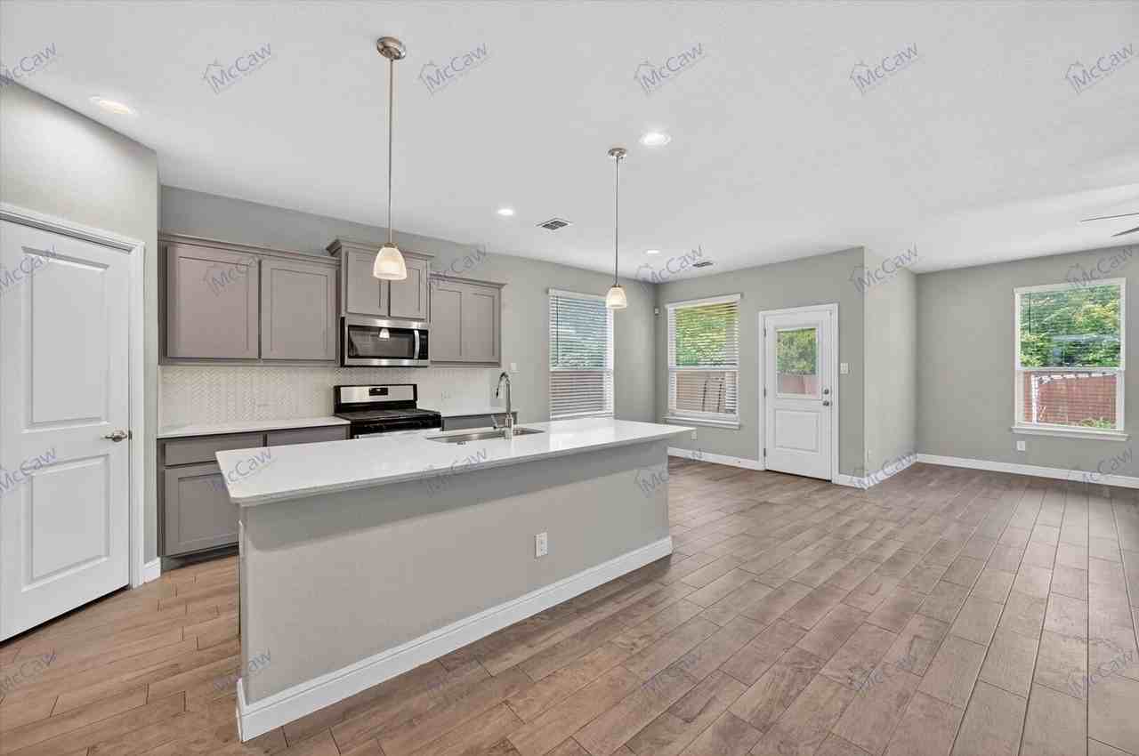 2521 Dunbarton Dr - Photo 3 of 23