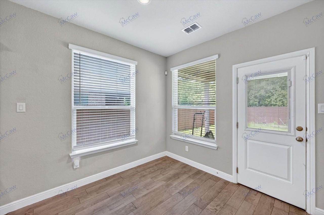 2521 Dunbarton Dr - Photo 5 of 23