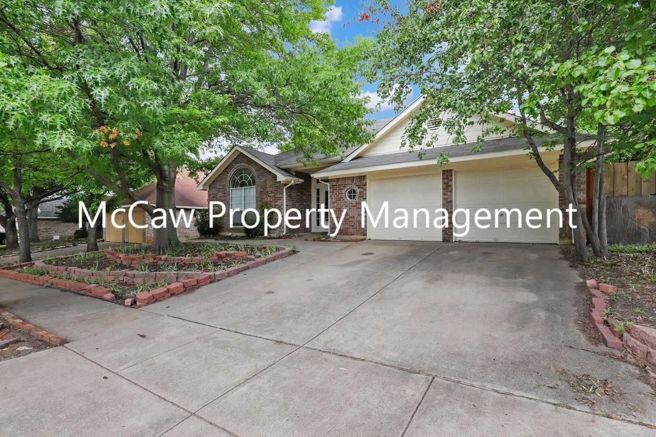 224 Brittany Dr - Photo 2 of 24