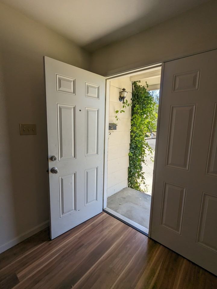 806 Gromo Ct - Photo 2 of 33