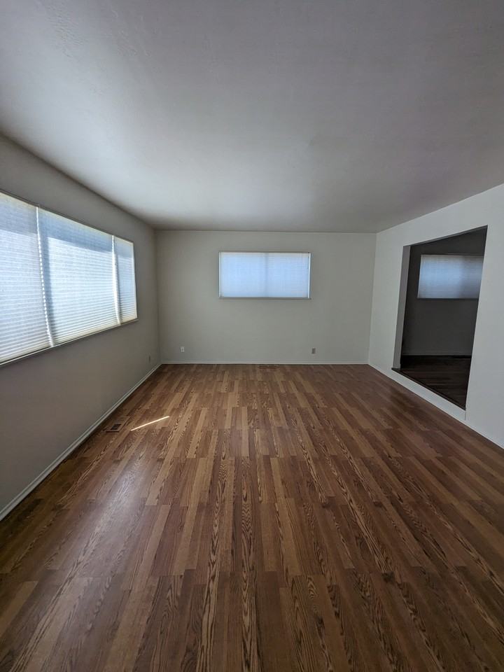 806 Gromo Ct - Photo 3 of 33