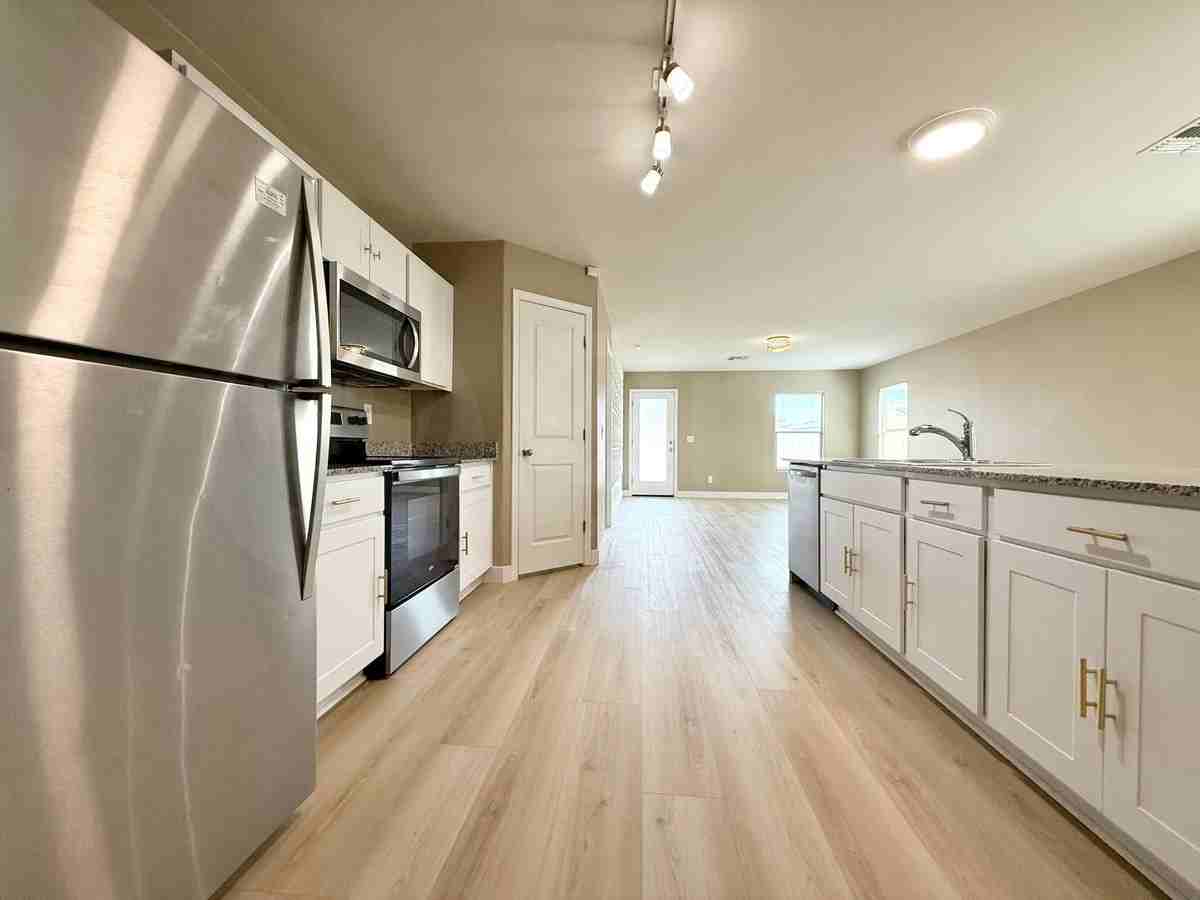 1036 W Verde Ln - Photo 2 of 17