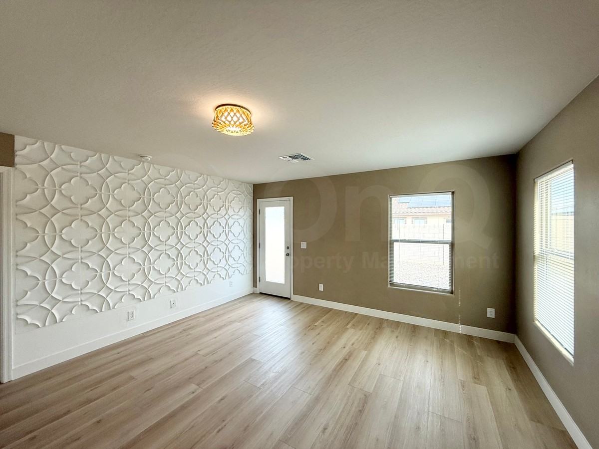 1036 W Verde Ln - Photo 4 of 17