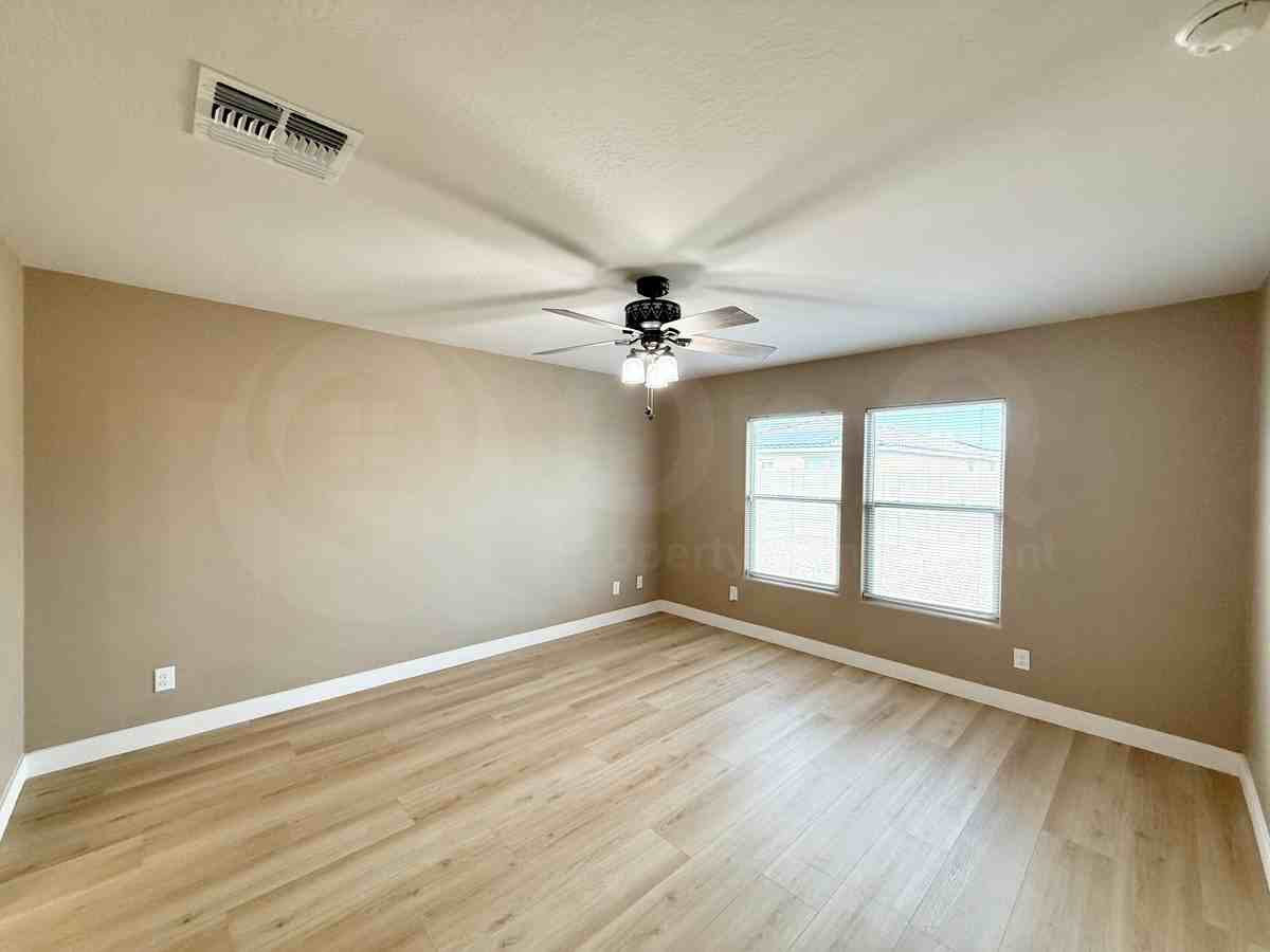 1036 W Verde Ln - Photo 5 of 17