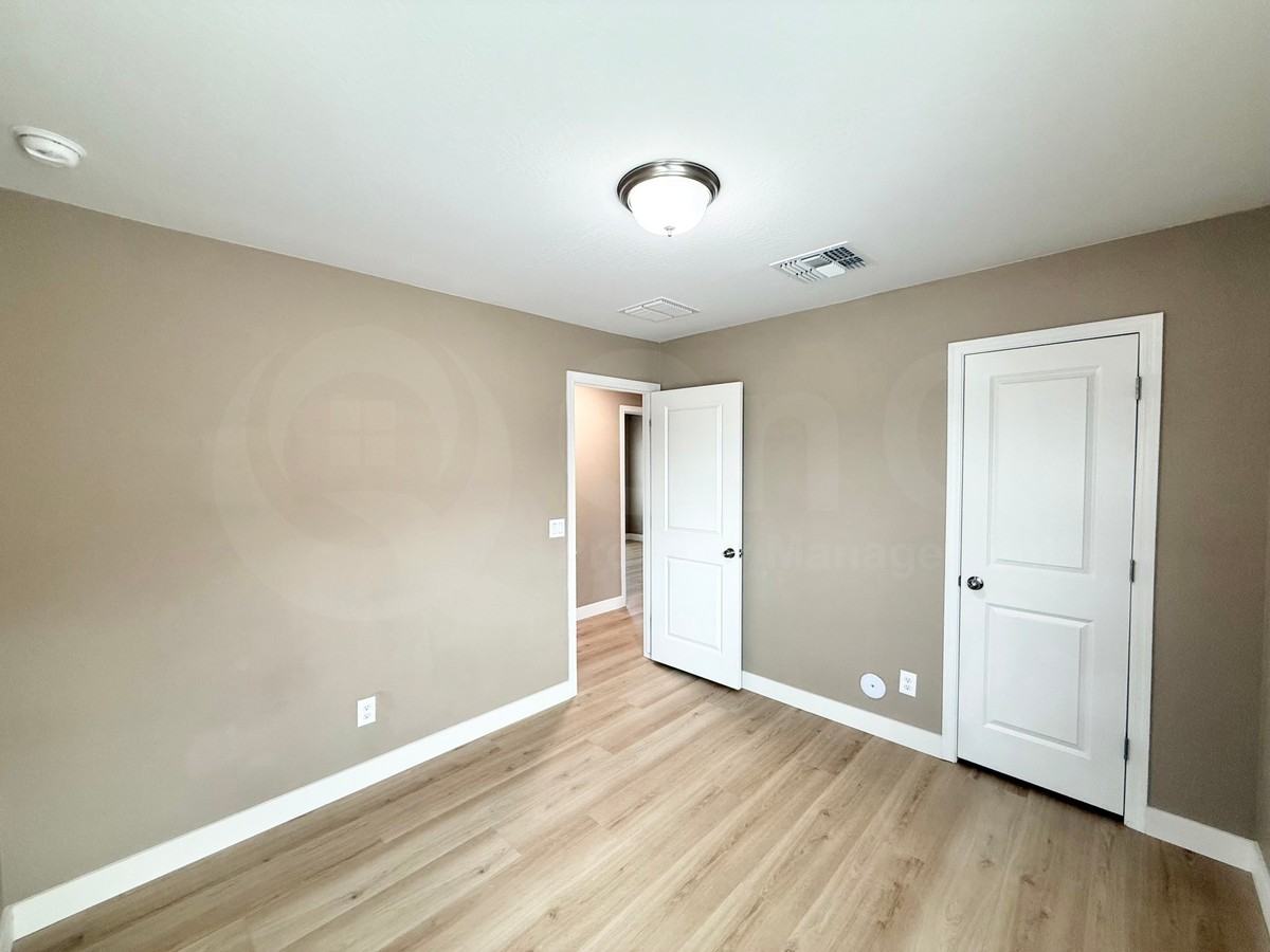 1036 W Verde Ln - Photo 7 of 17