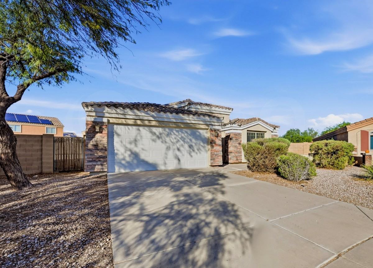 540 E Settlers Trl - Photo 3 of 32