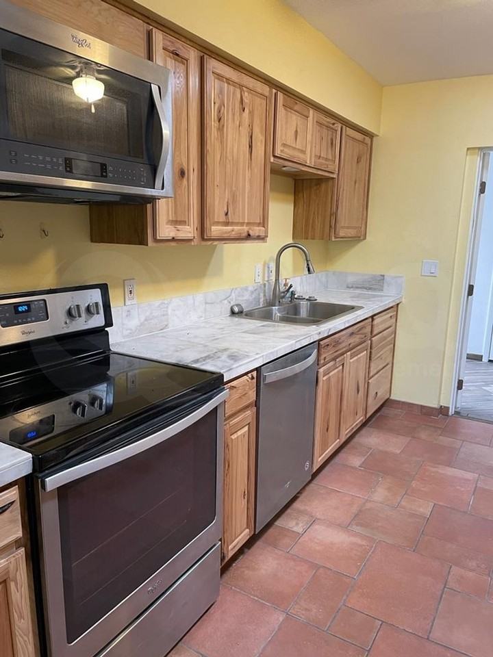 2831 N Fontana Ave - Photo 2 of 13