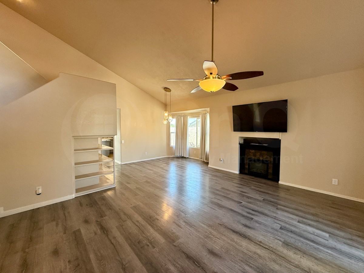 10859 E Becker Ln - Photo 5 of 24
