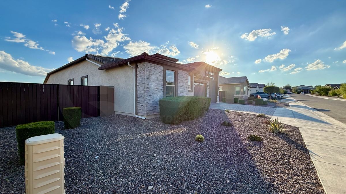12727 W Sierra Vista Dr - Photo 3 of 33