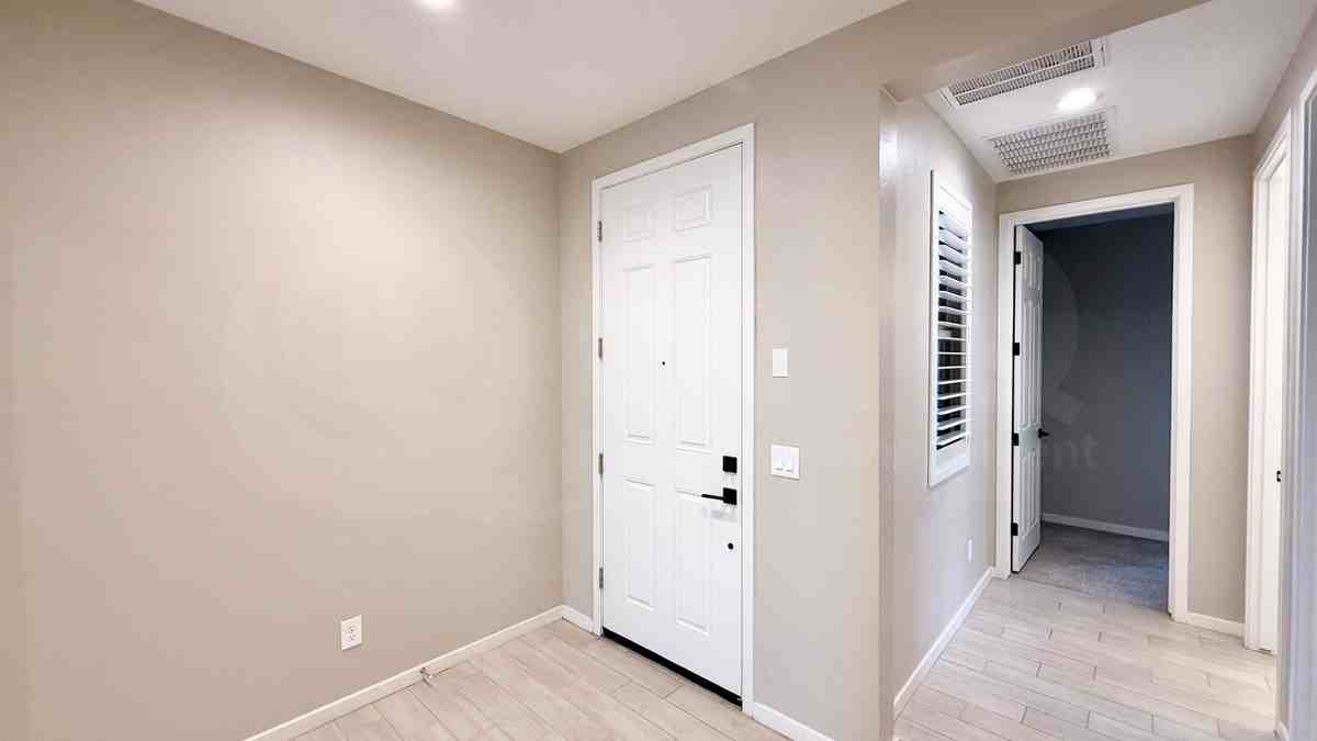 12727 W Sierra Vista Dr - Photo 4 of 33
