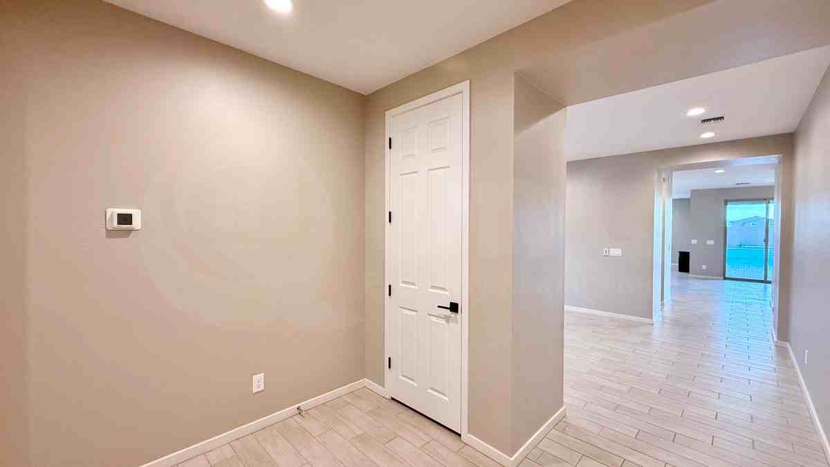 12727 W Sierra Vista Dr - Photo 5 of 33