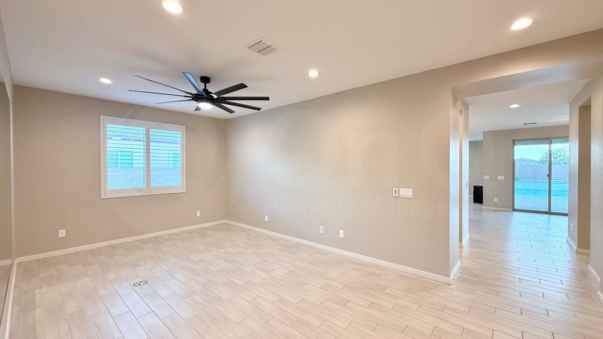 12727 W Sierra Vista Dr - Photo 7 of 33