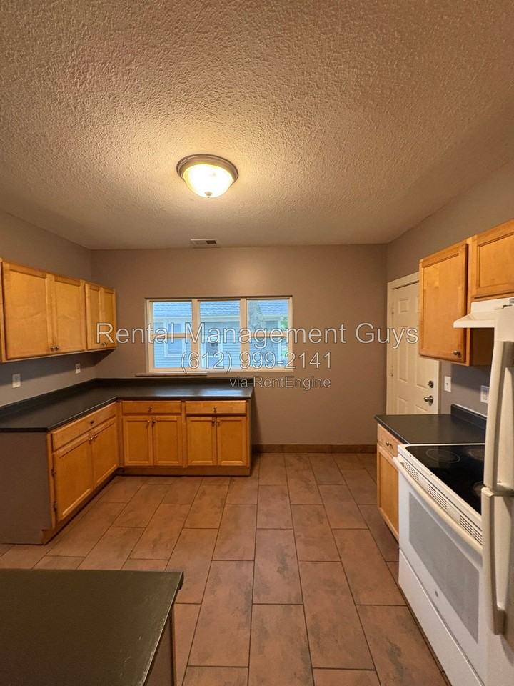 1810 10th Ave S #2 - Photo 2 of 19