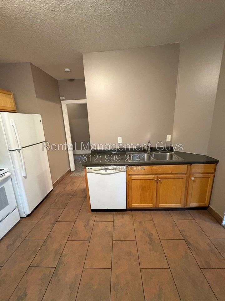 1810 10th Ave S #2 - Photo 3 of 19