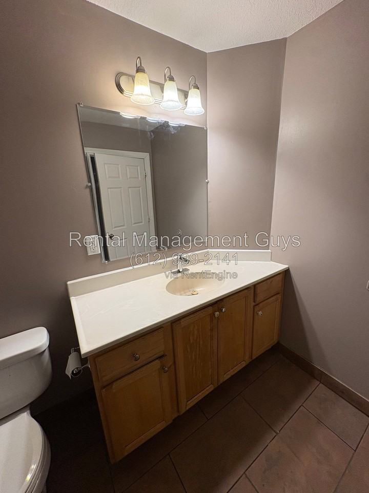 1810 10th Ave S #2 - Photo 4 of 19