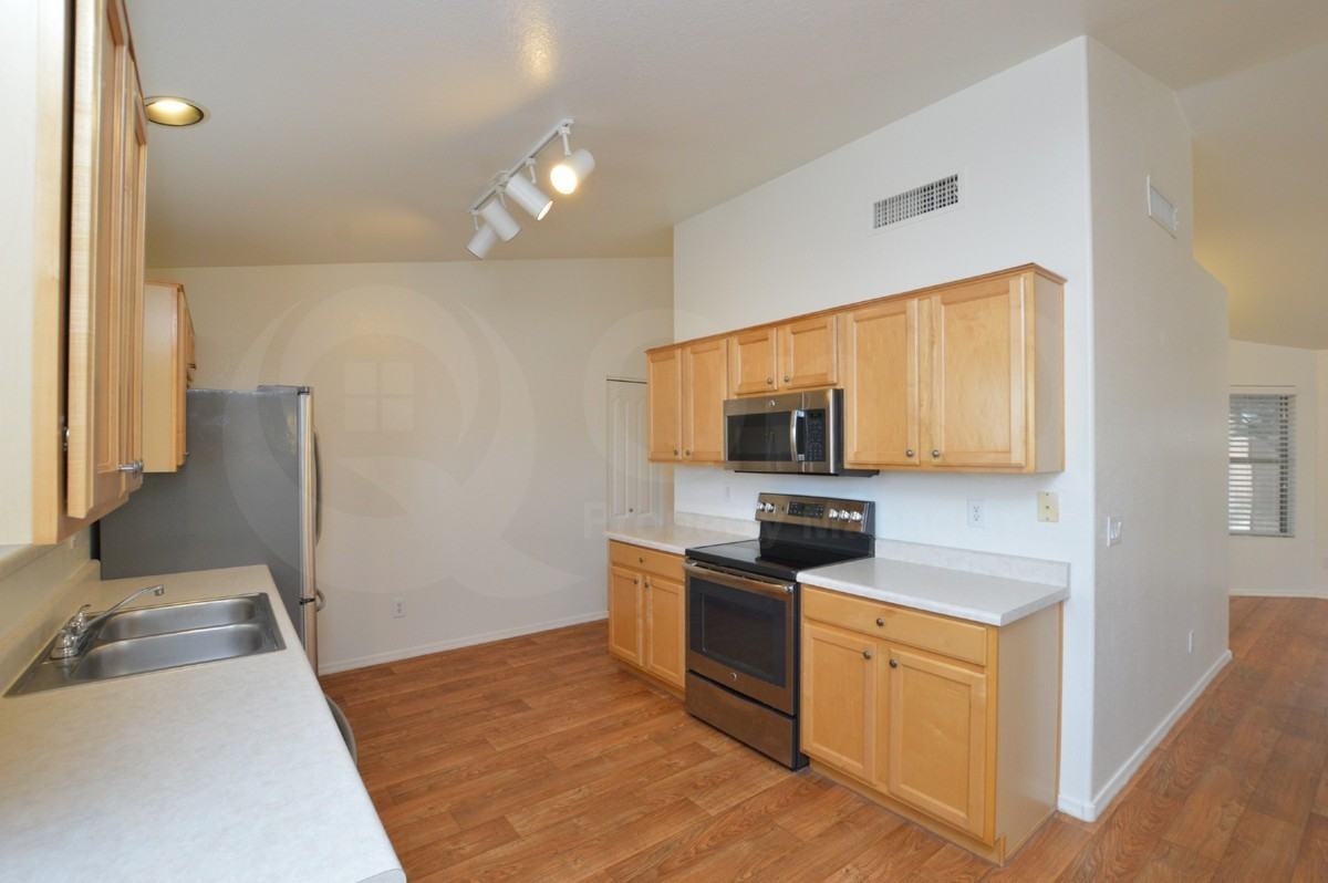2130 E Pinto Dr - Photo 2 of 23