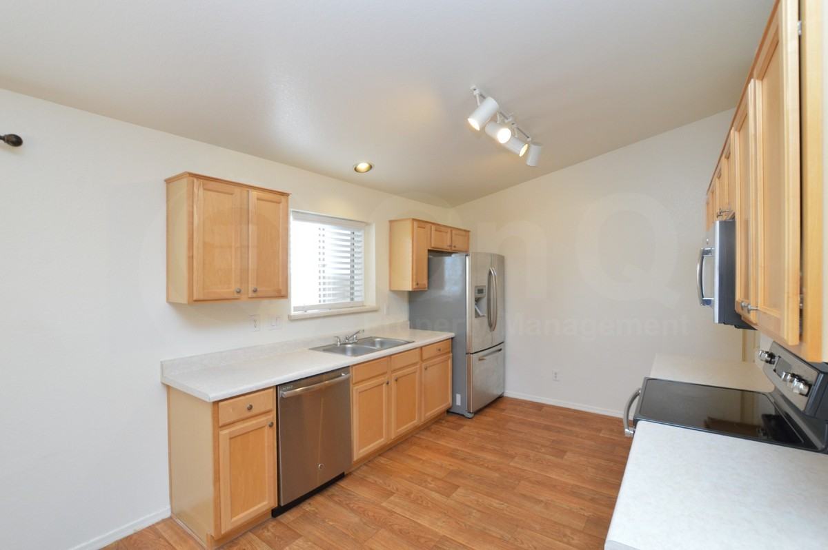 2130 E Pinto Dr - Photo 3 of 23