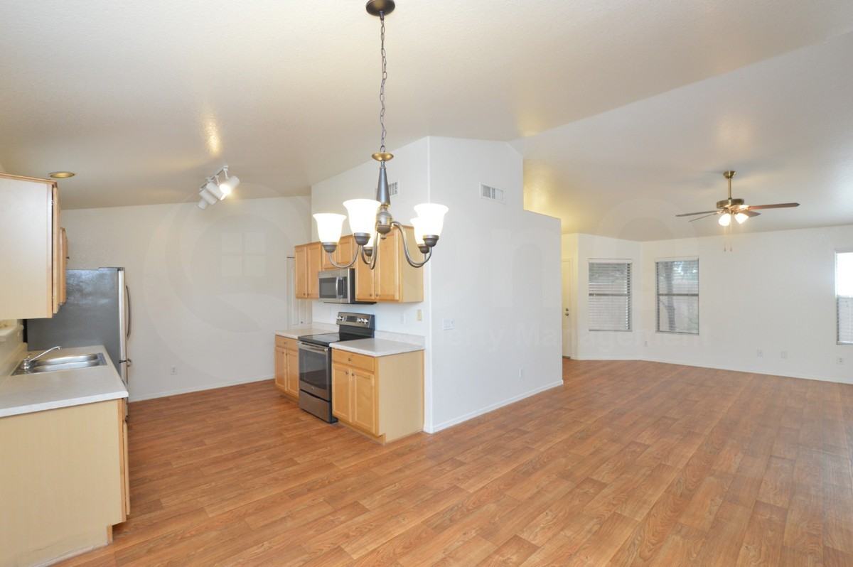 2130 E Pinto Dr - Photo 5 of 23