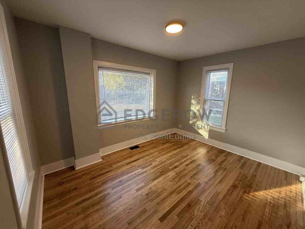 1015 Dayton St Sw #1015D - Photo 3 of 19